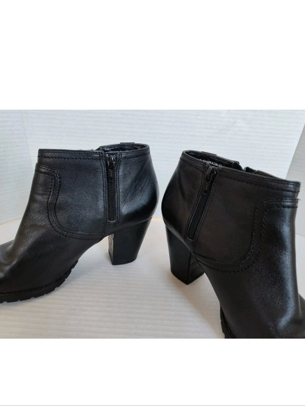 Clarks Artisan Black Leather Ankle Boots w Zippers Mission Halle Sz 9 Block Heel
